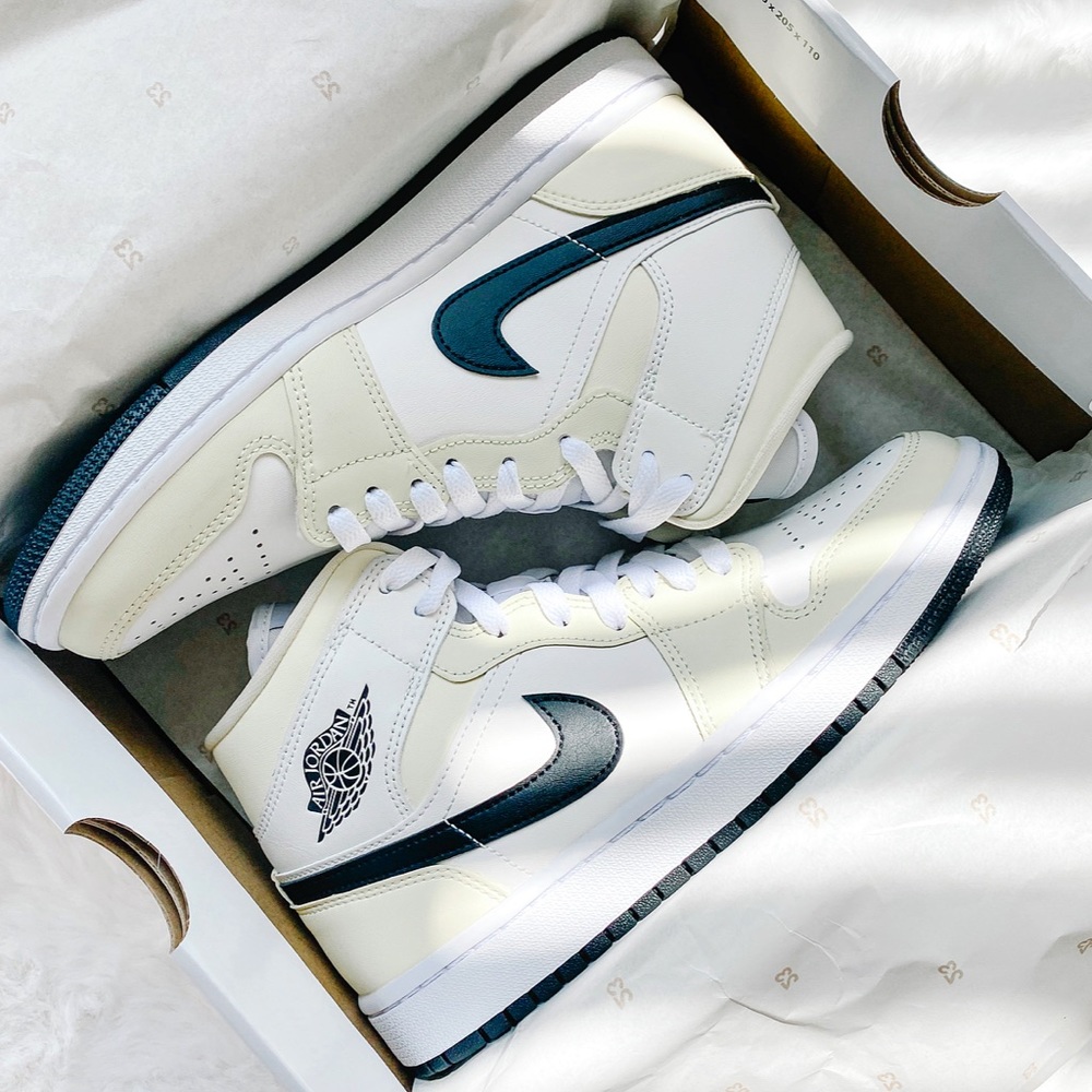 Nike air jordan 1 mid sneakers - Picture 4 of 4